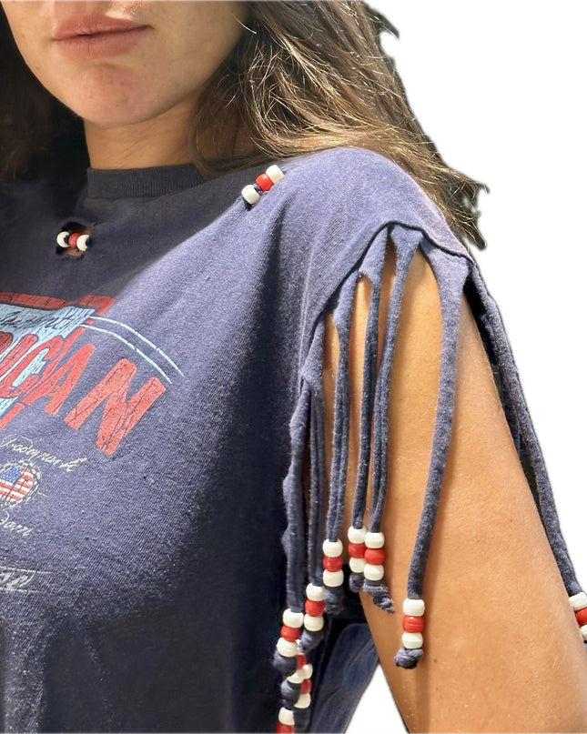 T-shirt vintage “American” customisé à la main avec perles – Taille unique