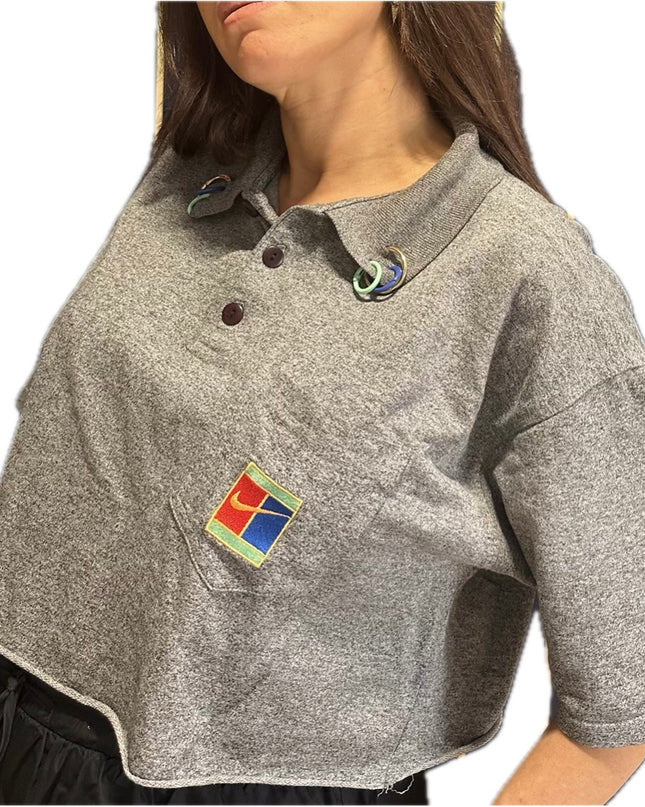 Polo Nike Vintage customisé – Gris avec anneaux colorés – Taille unique