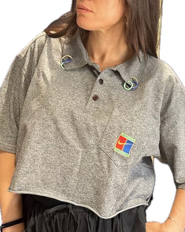 Polo Nike Vintage customisé – Gris avec anneaux colorés – Taille unique