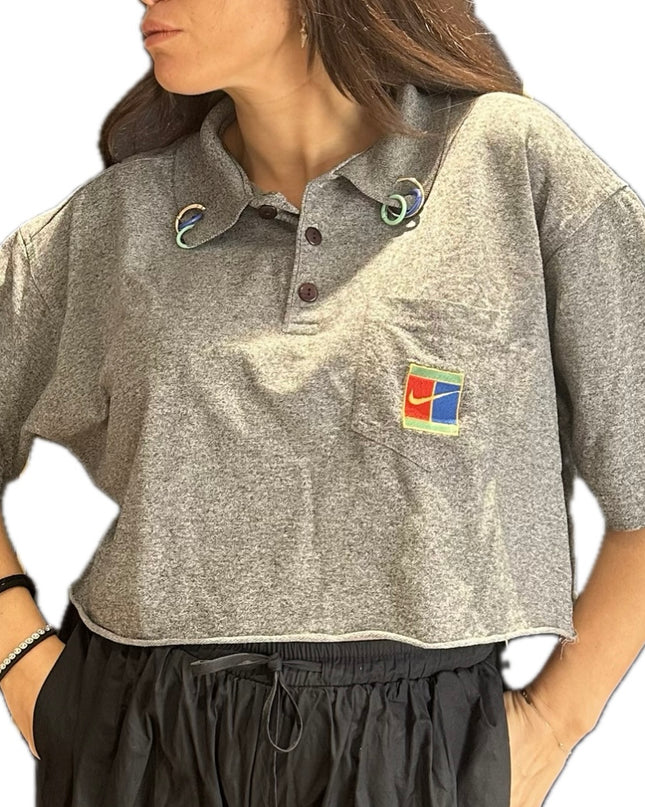 Polo Nike Vintage customisé – Gris avec anneaux colorés – Taille unique