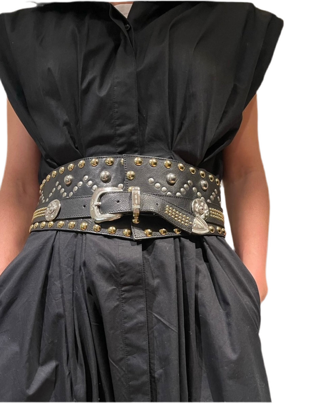 CEINTURE VINTAGE EN CUIR CLOUTÉE