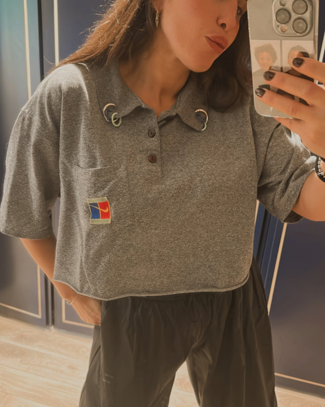 Polo Nike Vintage customisé – Gris avec anneaux colorés – Taille unique