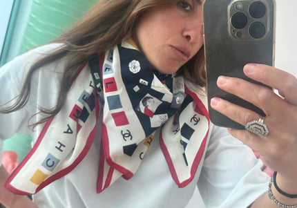 Foulard Chanel vintage en soie – pièce iconique