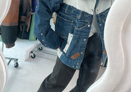 Veste en jean avec strass et cuir blanc