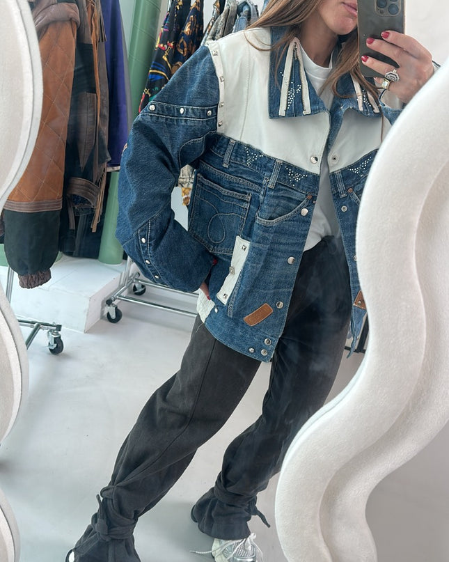 Veste en jean avec strass et cuir blanc