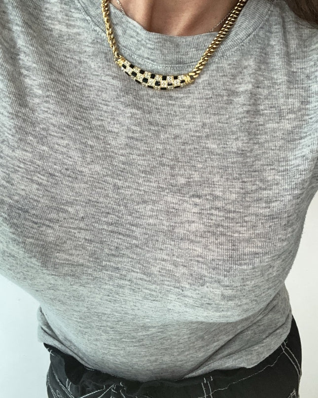 Collier avec pierres noires