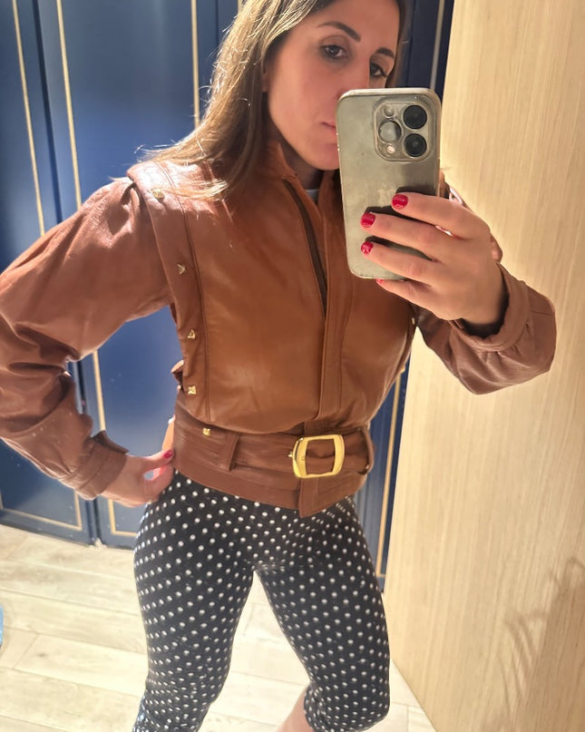 Blouson en cuir moutarde avec clous - 1