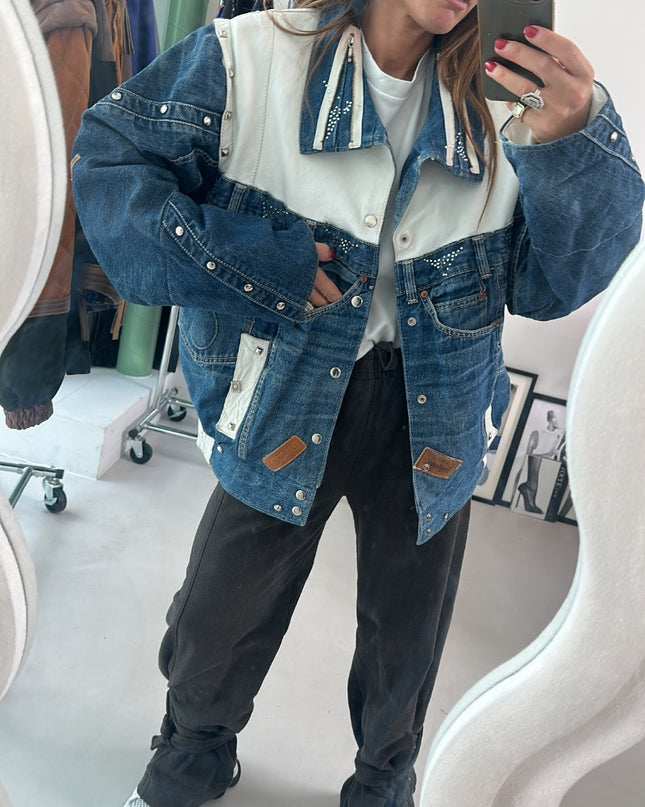 Veste en jean avec strass et cuir blanc