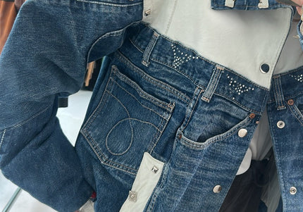 Veste en jean avec strass et cuir blanc