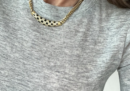 Collier avec pierres noires