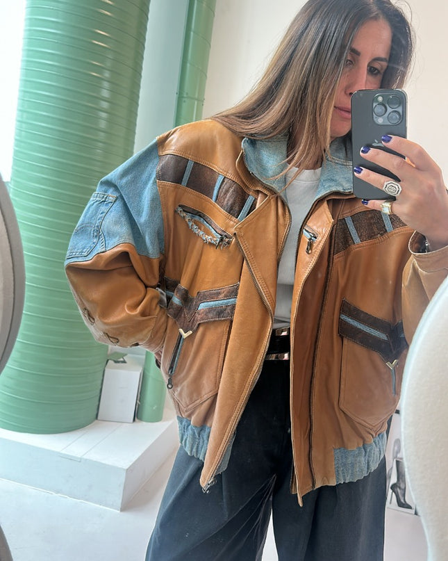 Blouson en cuir et jeans - 1