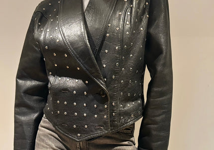 VESTE EN CUIR NOIR CLOUTÉ