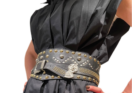 CEINTURE VINTAGE EN CUIR CLOUTÉE