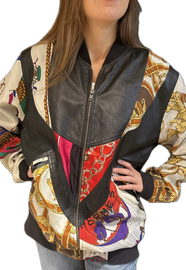 Blouson vintage en cuir – Customisé avec foulard Hermès en soie – Taille Unique