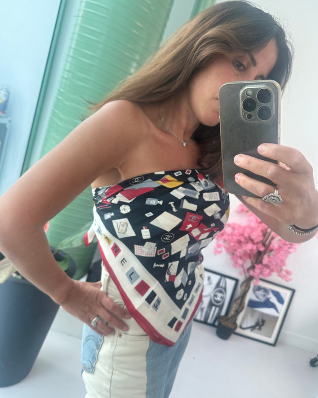 Foulard Chanel vintage en soie – pièce iconique