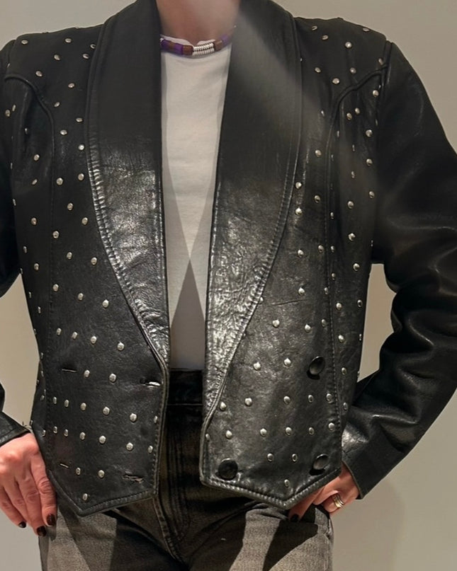 VESTE EN CUIR NOIR CLOUTÉ