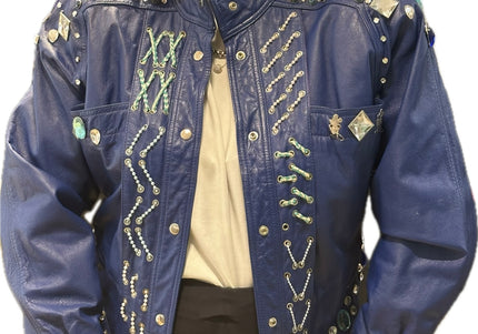 Blouson en cuir bleu orné de cristaux – Pièce unique