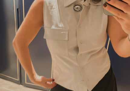 Veste sans manches Yves Saint Laurent Vintage – Cuir blanc cassé (customisée)