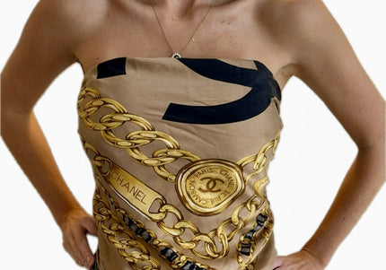 Foulard en soie 100% vintage – Chanel (Carré – Taille Unique)