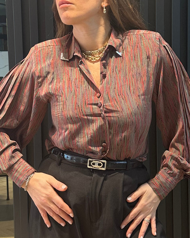 Chemisier vintage à épaules structurées – pièce unique customisée