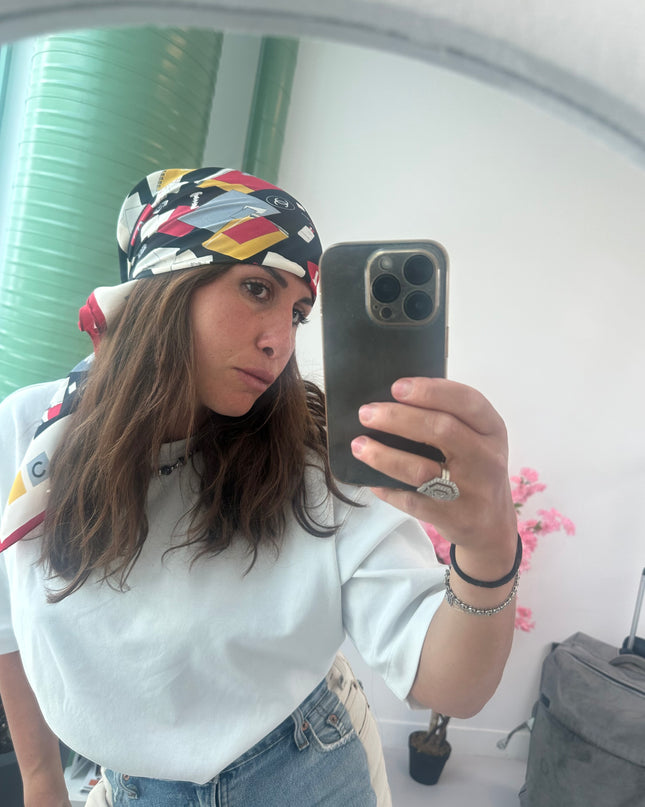 Foulard Chanel vintage en soie – pièce iconique