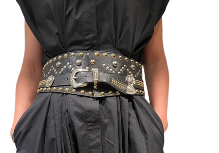 CEINTURE VINTAGE EN CUIR CLOUTÉE