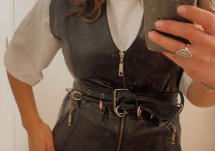 Veste sans manches en cuir vintage – fermeture zippée & ceinture à anneaux