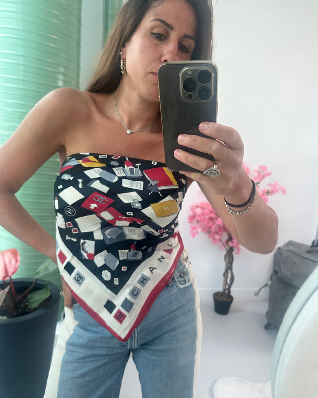 Foulard Chanel vintage en soie – pièce iconique