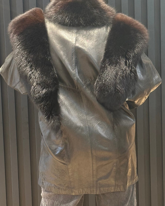 Manteau en cuir vintage & véritable fourrure – Pièce d’exception