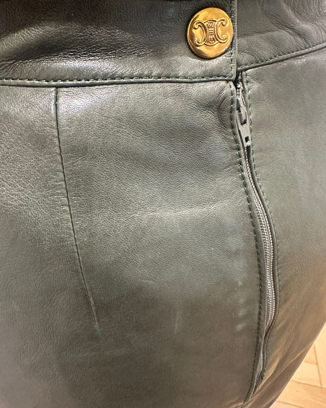 Jupe Céline Vintage en cuir khaki – Logo Triomphe doré – Taille 34/36