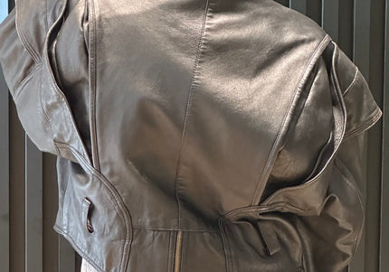 Blouson en cuir vintage noir – esprit biker épaulé – pièce unique