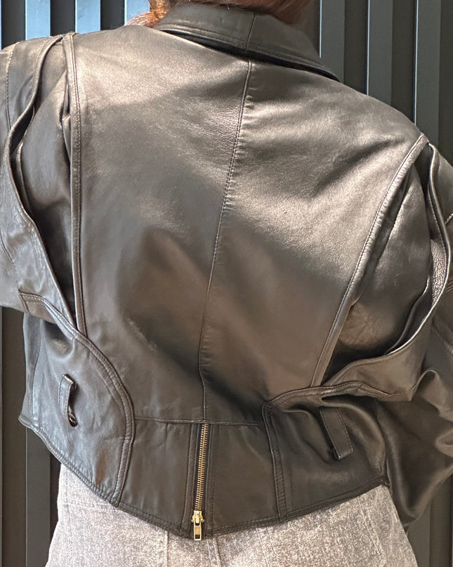 Blouson en cuir vintage noir – esprit biker épaulé – pièce unique
