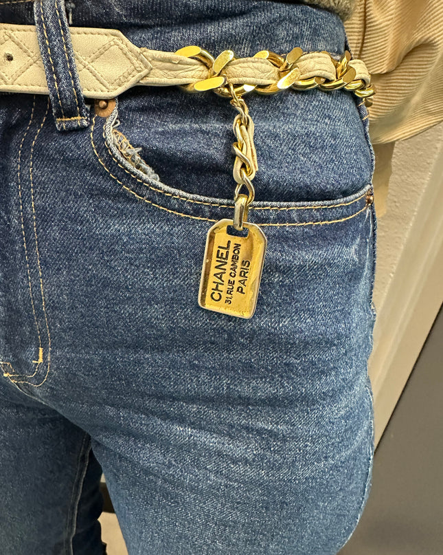 Ceinture Chanel vintage en cuir blanc et chaîne dorée – Taille 80