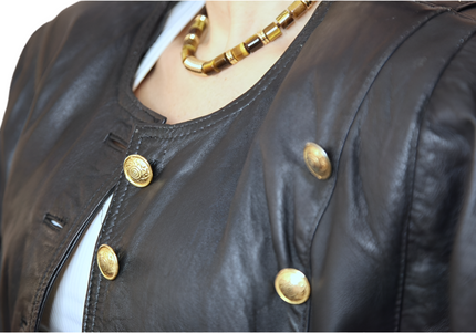 BLOUSON EN CUIR NOIR BOUTONS DORÉS