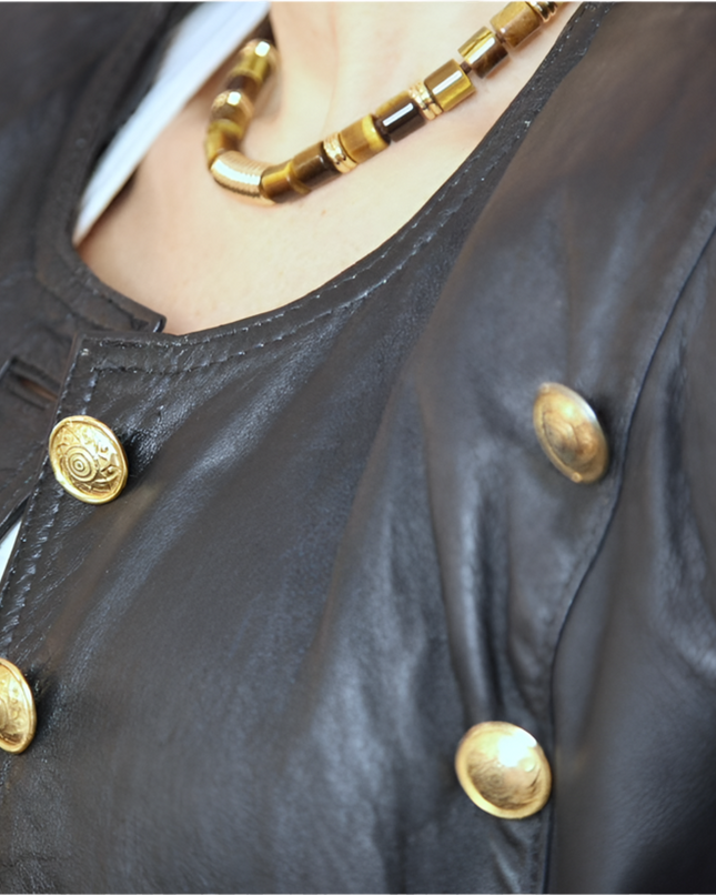 BLOUSON EN CUIR NOIR BOUTONS DORÉS