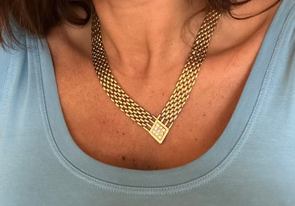 Collier vintage en maille gourmette – pendentif carré pavé