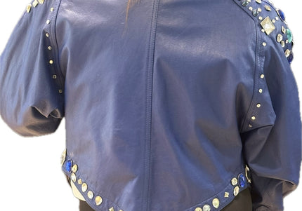 Blouson en cuir bleu orné de cristaux – Pièce unique