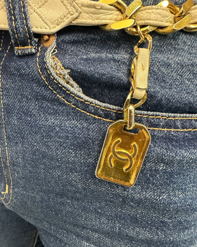 Ceinture Chanel vintage en cuir blanc et chaîne dorée – Taille 80