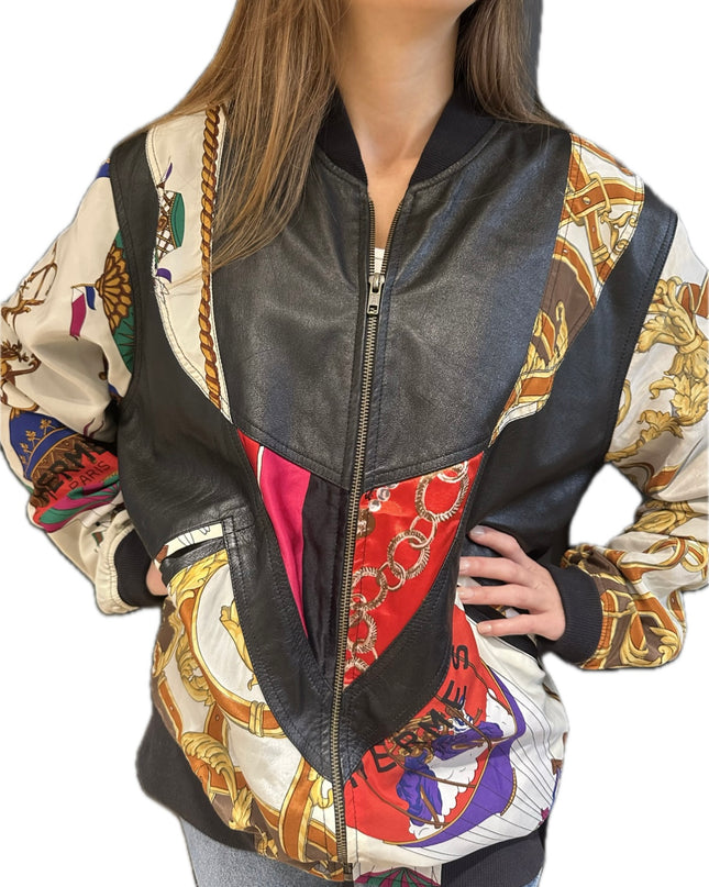 Blouson vintage en cuir – Customisé avec foulard Hermès en soie – Taille Unique