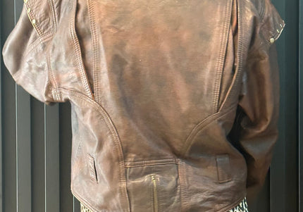 Blouson en cuir vintage marron – clous argentés, pièce unique
