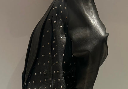 VESTE EN CUIR NOIR CLOUTÉ