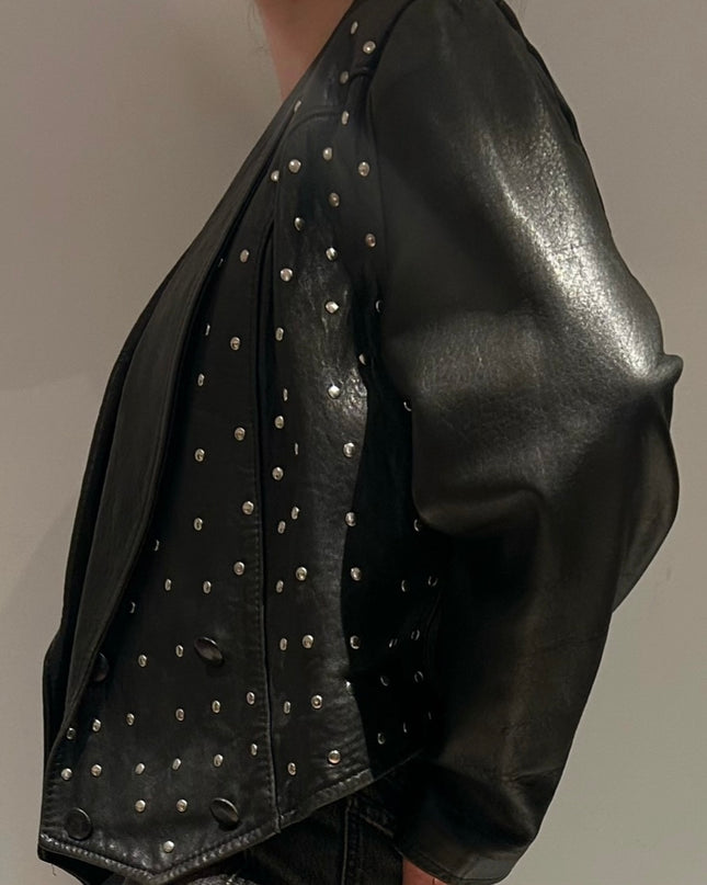 VESTE EN CUIR NOIR CLOUTÉ