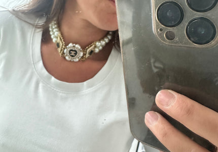 Collier vintage perlé – bouton Chanel revisité