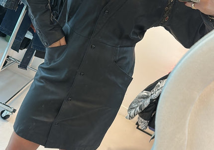 Robe en cuir noir détails taille 36