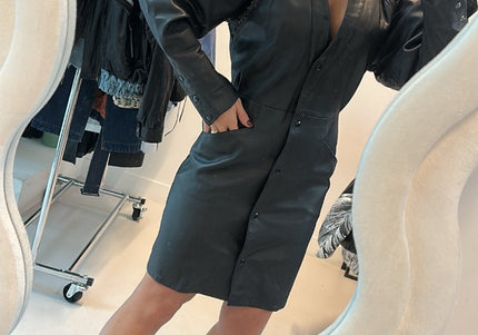 Robe en cuir noir détails taille 36
