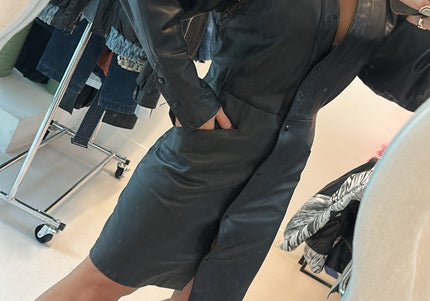 Robe en cuir noir détails taille 36