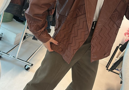 Veste en cuir vintage marron rouge